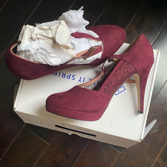 *NEW WITH BOX* Call it Spring Burgundy Heels - Picture 5 of 9
